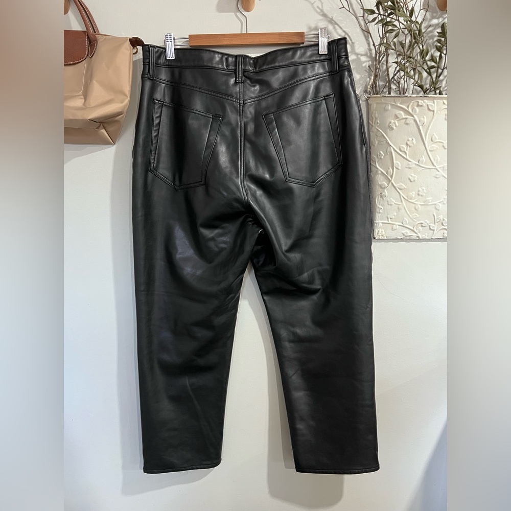 Abercrombie Curve Love ultra high rise
Ankle Straight black leather jeans 33 - Picture 3 of 10